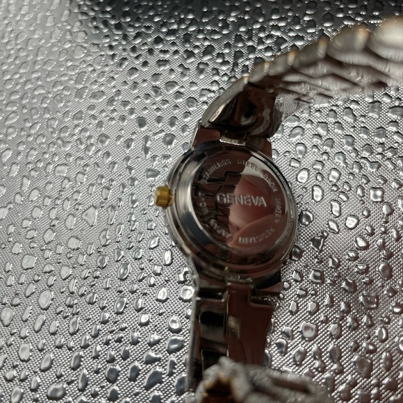 Geneva quartz watch set of His and Her’s watches - Picture 8 of 11